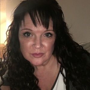 Meet your Posher, Dee dee